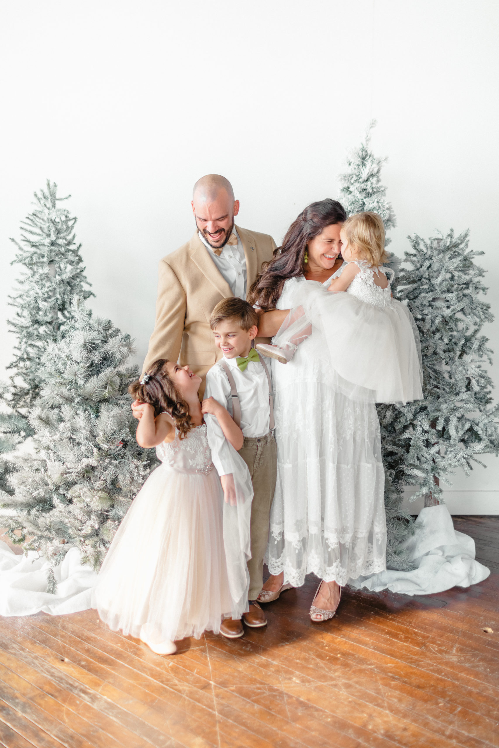 Christmas Holiday Mini Sessions | Something Old Dayton | Catherine Milliron Photography | Ohio and Destination Fine Art Wedding and Portrait Photographer